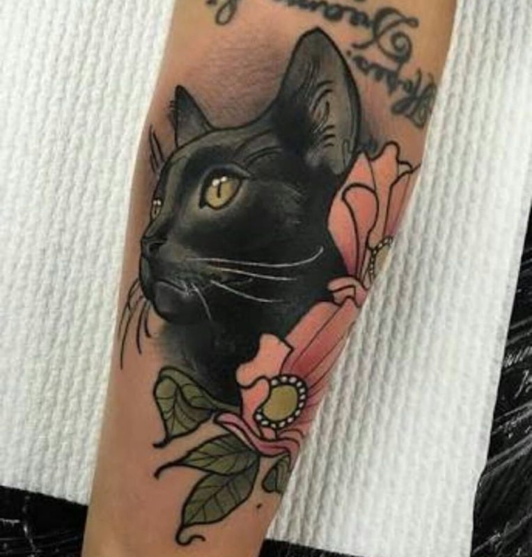 Тату черный котенок