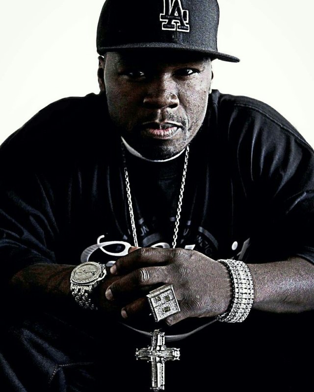 50 Cent курит