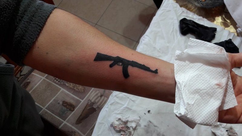 Тату АК 47