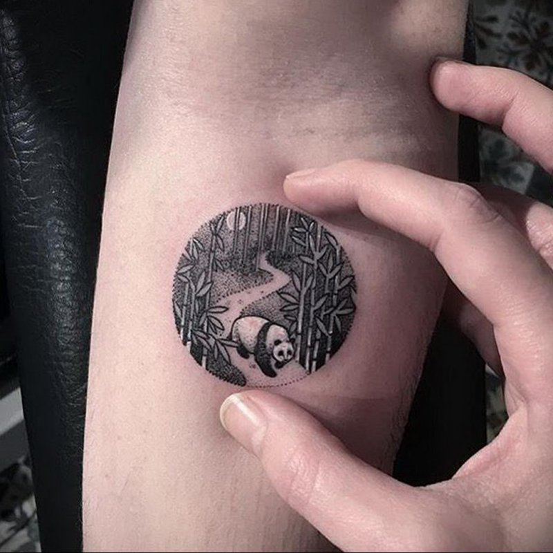 Маленькие круглые тату для мужчин