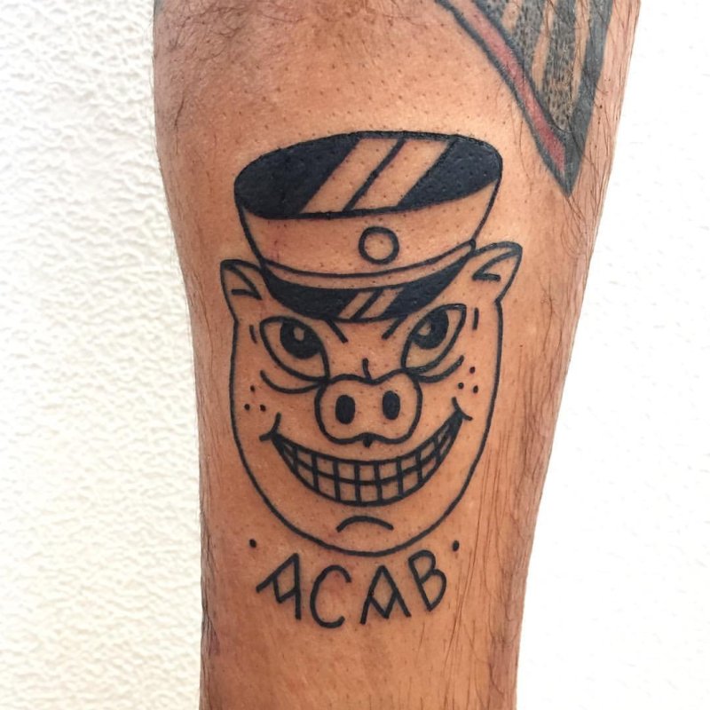 Татуировка ACAB на руке
