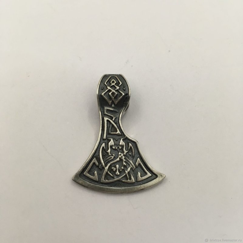 Секира Перуна из золота
