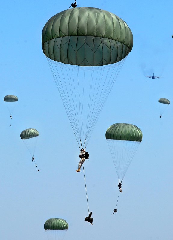 Парашют военный