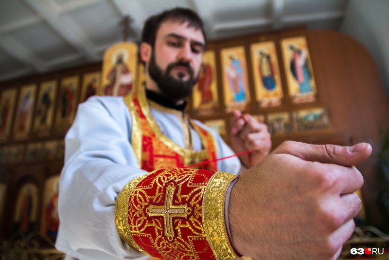 Человек весь в татухах