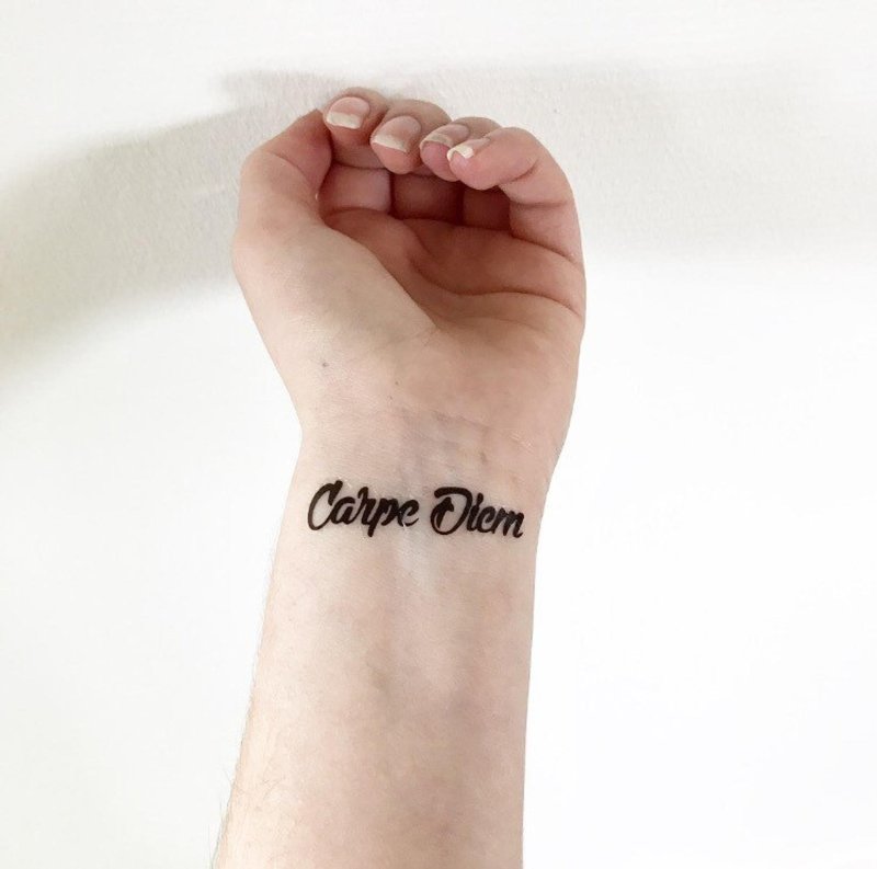 Carpe Diem Татуировка на запястье