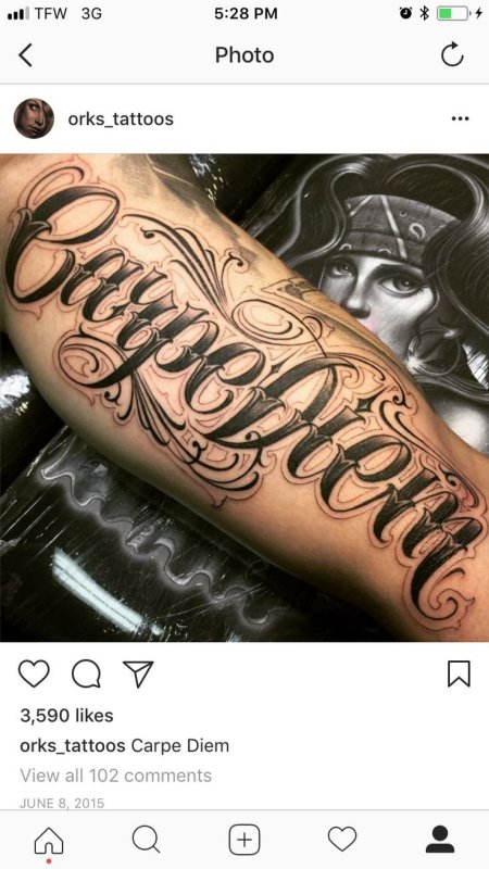 Carpe Diem тату на ноге