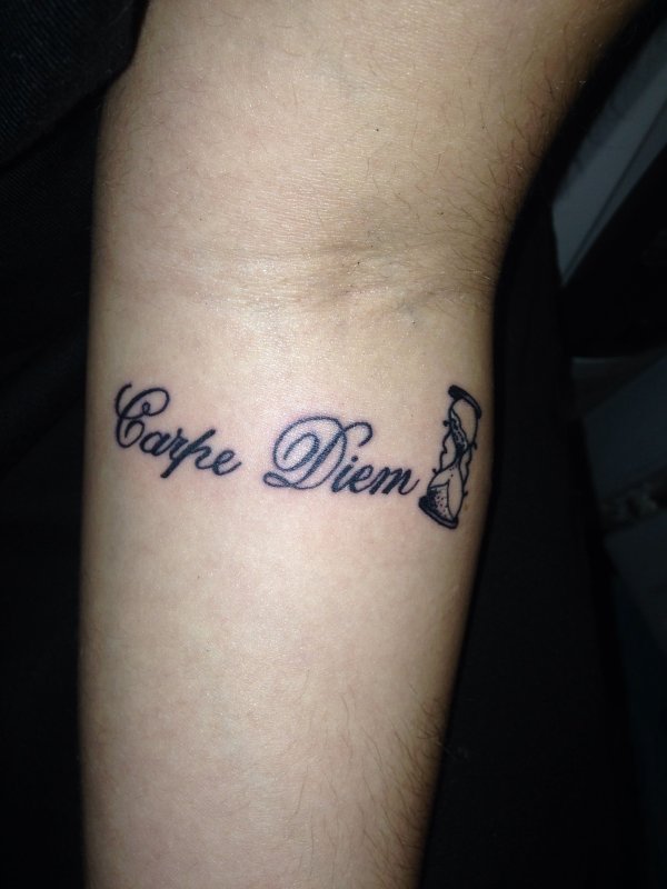 Carpe Diem тату на груди