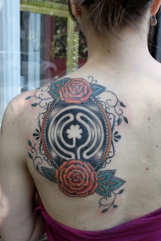Laberinto Tattoo прическа