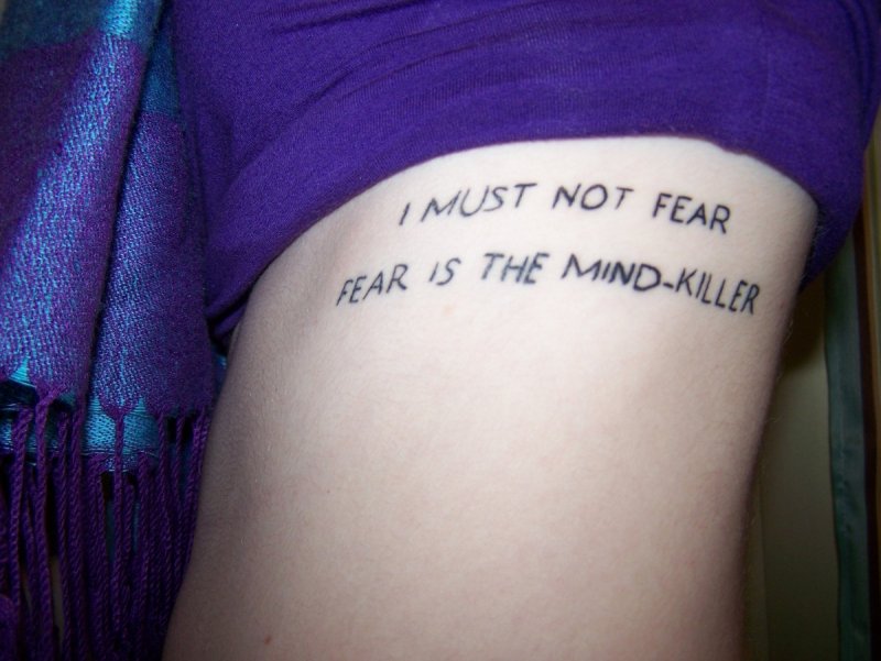 Тату no Fear на ноге