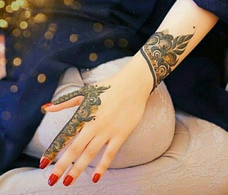 Мехенди на пояснице