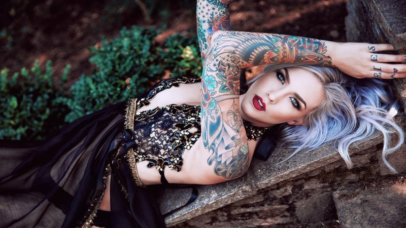Тату модель Chloe Raven голая