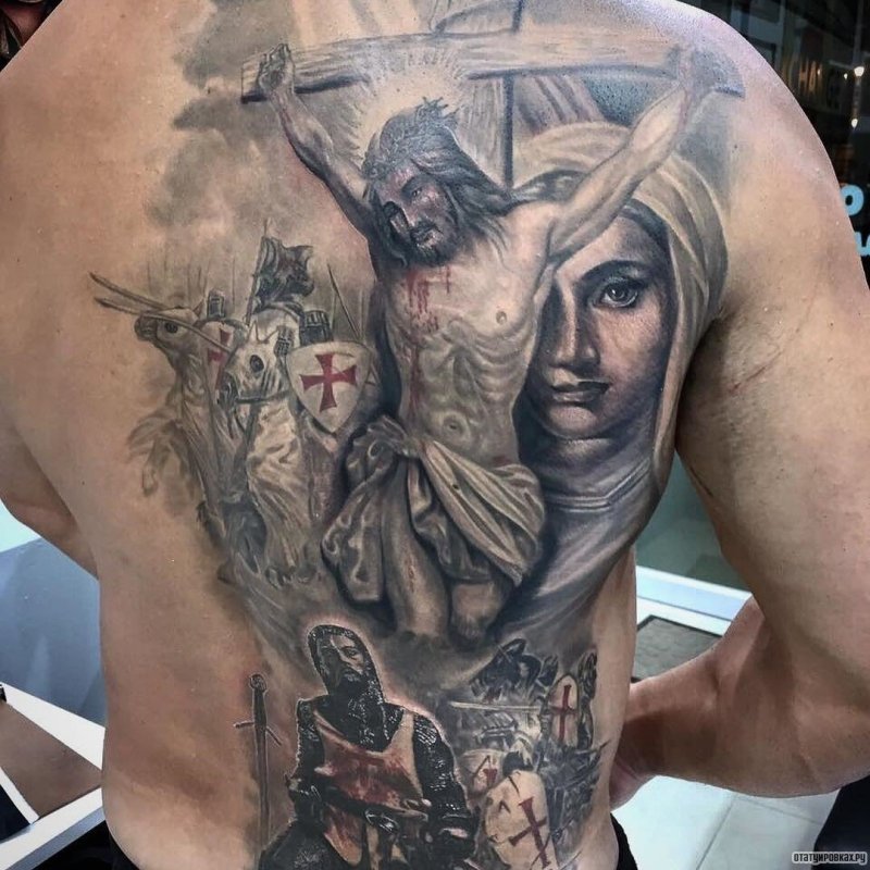 Распятие Иисуса Христа на спине