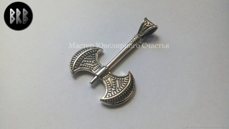 Тату крест на спине у девушек