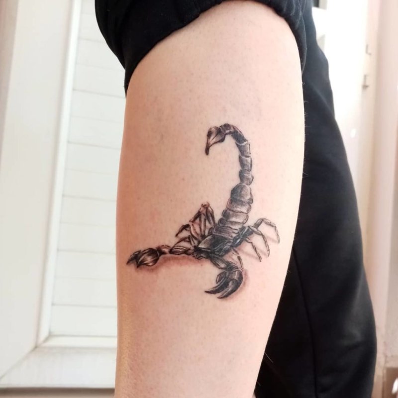 Tattoo Scorpion feet sole