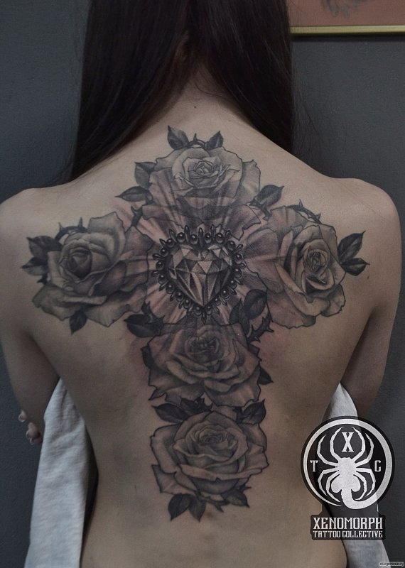 Tattoo крест с лотосами и розами