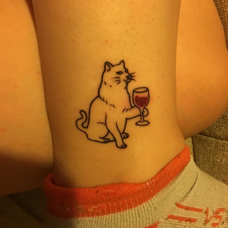 Кот с вином тату