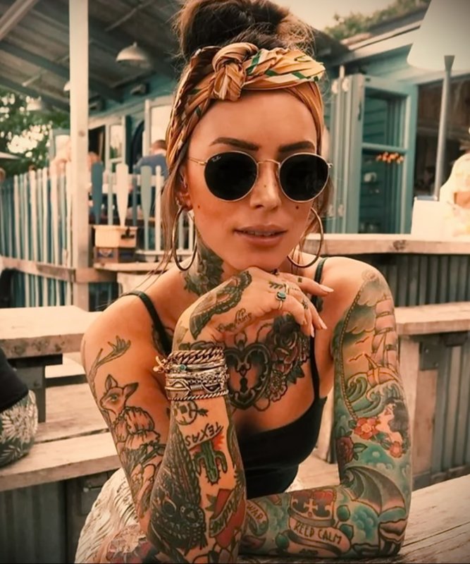 Татуированную Эмбер люк 18