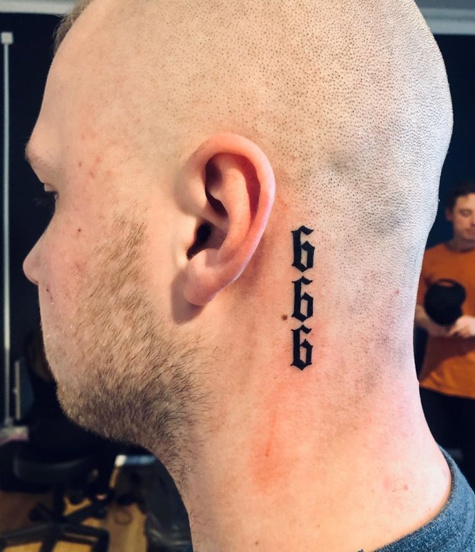 Тату 666 на шее