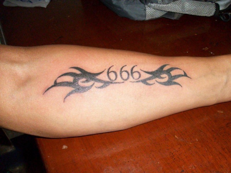 Тату 666 на руке