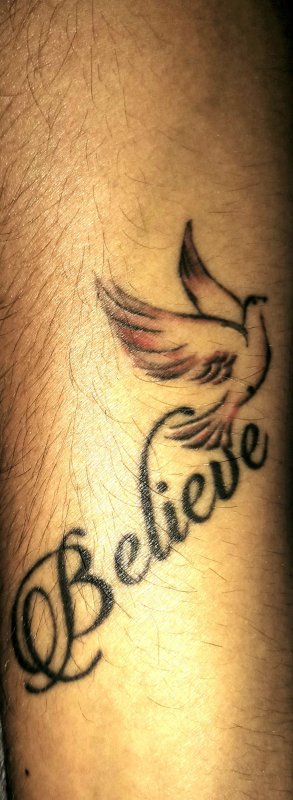 Татуировка believe у Бибера