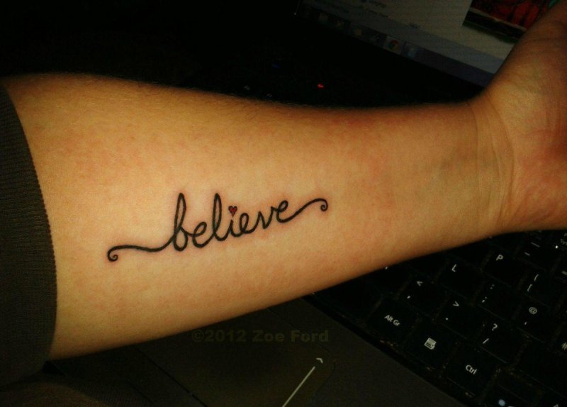 Тату believe на запястье