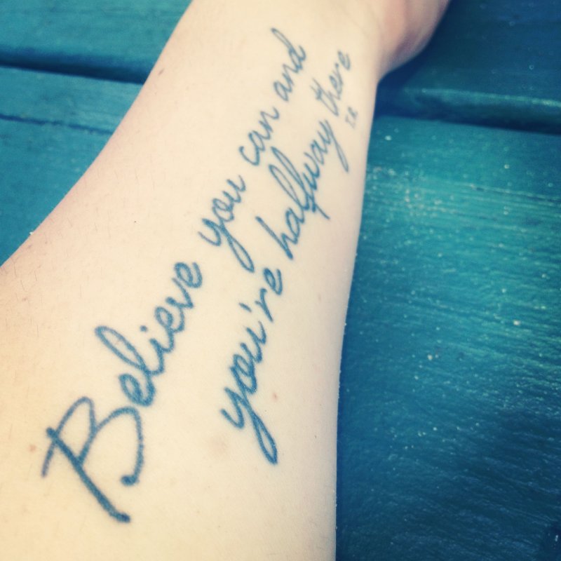 Тату на запястье слово believe