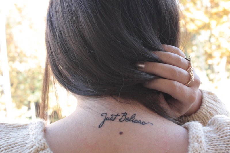 Тату с надписью i just wanted to be Loved.