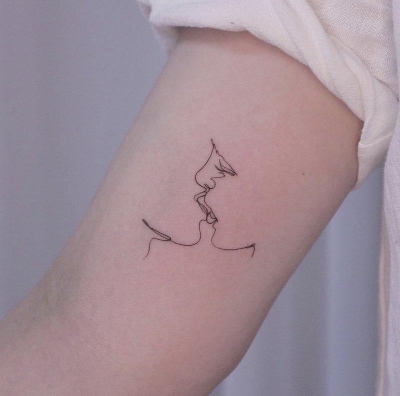 One line Tattoo finger