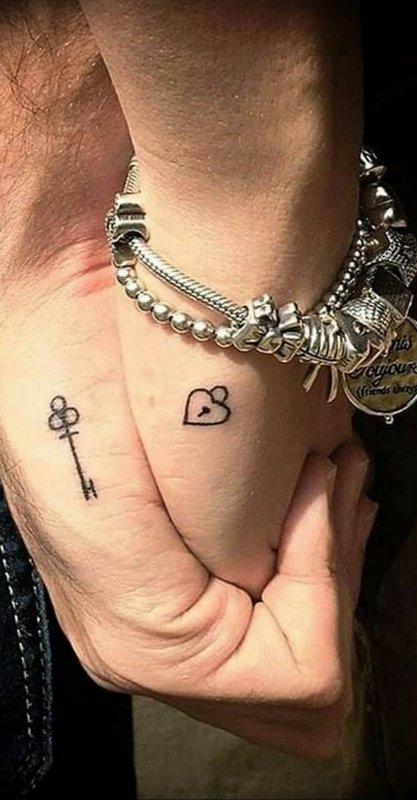 Тату ключик для девушек
