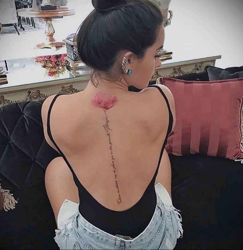 Khloe Kardashian тату