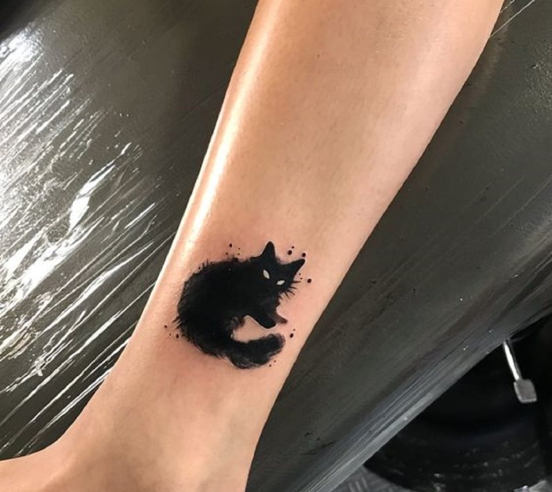 Тату кошка царапается