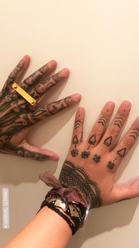 Bill Kaulitz руки