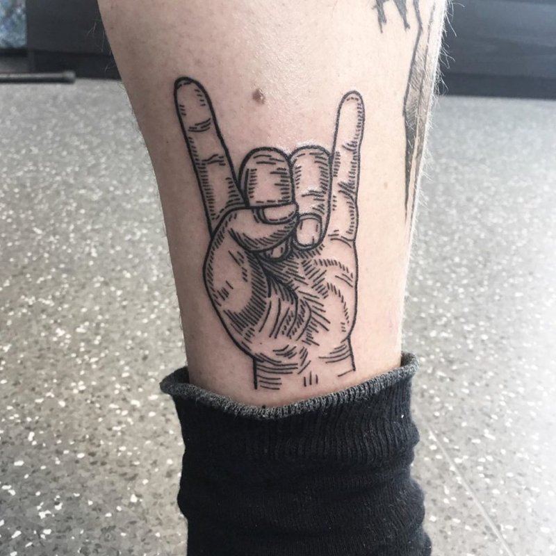 Тату надпись Rock n Roll