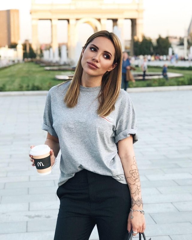 Лиза Кутузова спиной фото