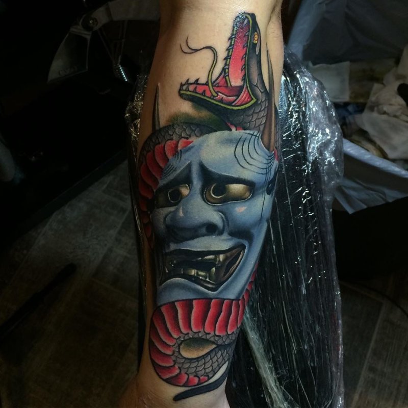 Маска Hannya тату