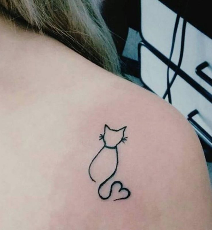 Тату черный котенок