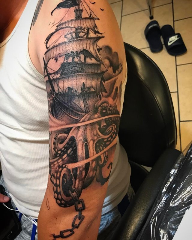 Tattoo Realism корабль