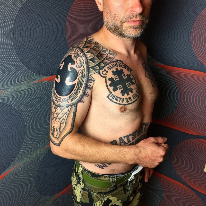 Cover up тату на пояснице