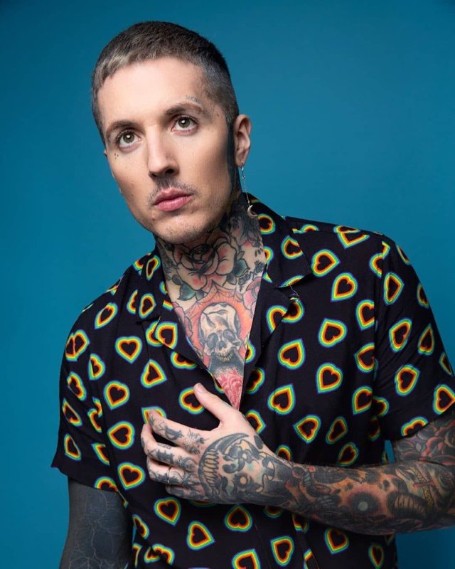 Солист группы bring me the Horizon