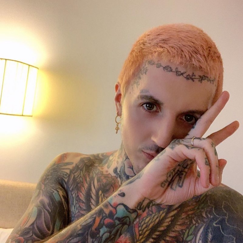 Bring me the Horizon солист Оливер