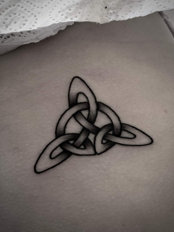 Triquetra тату