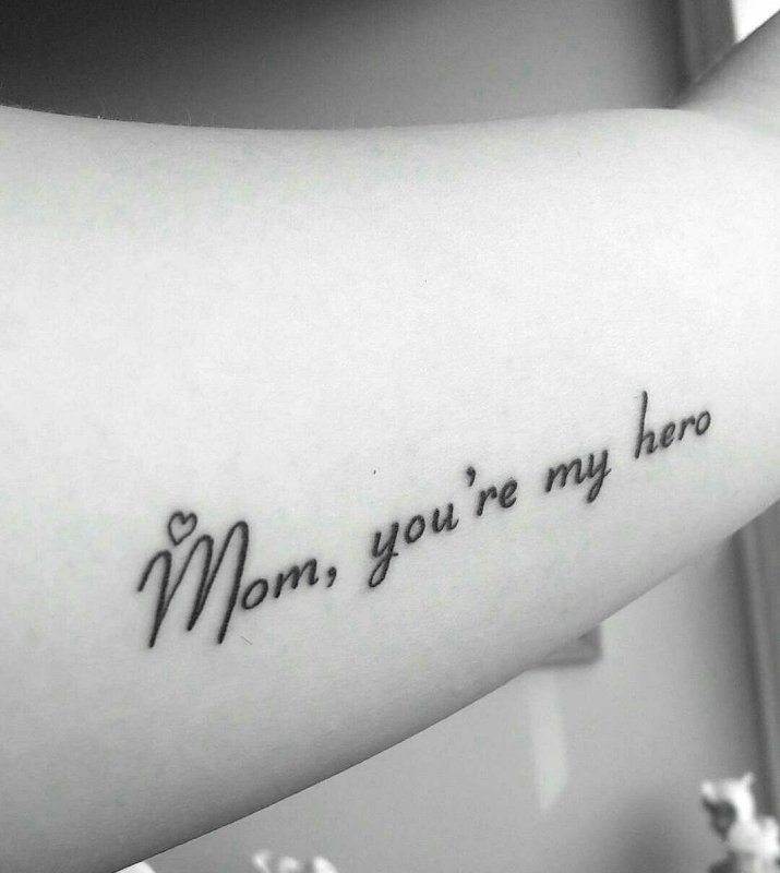 Mom тату под сердцем