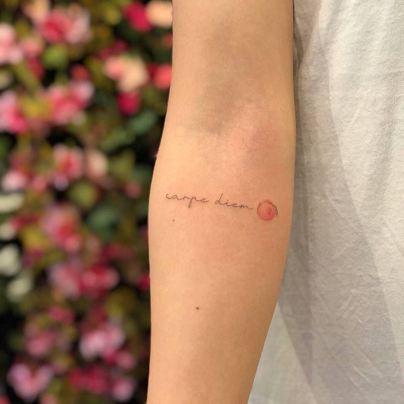 Тату надпись Carpe Diem