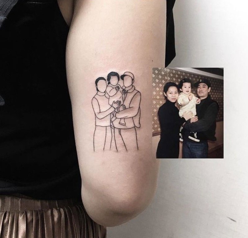 Тату с фотографии семьи