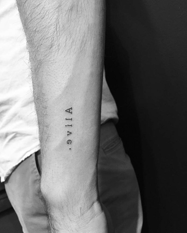 Татуировка stay Alive