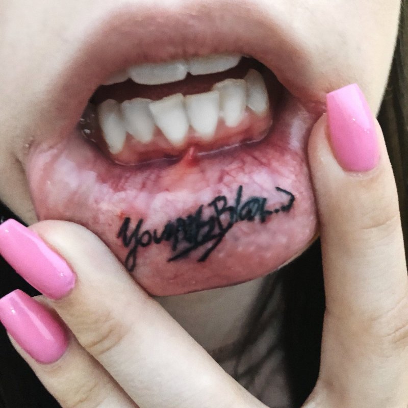 Lip Tattoo розовая пантера
