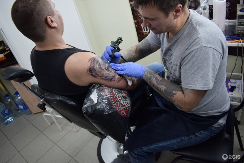 Мужская тату водка