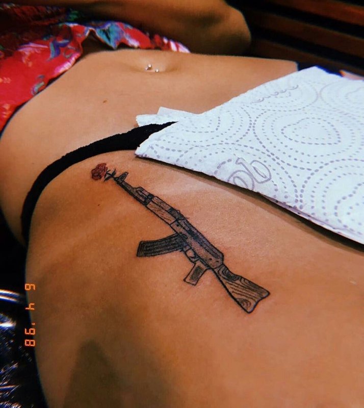 Tec 9 тату