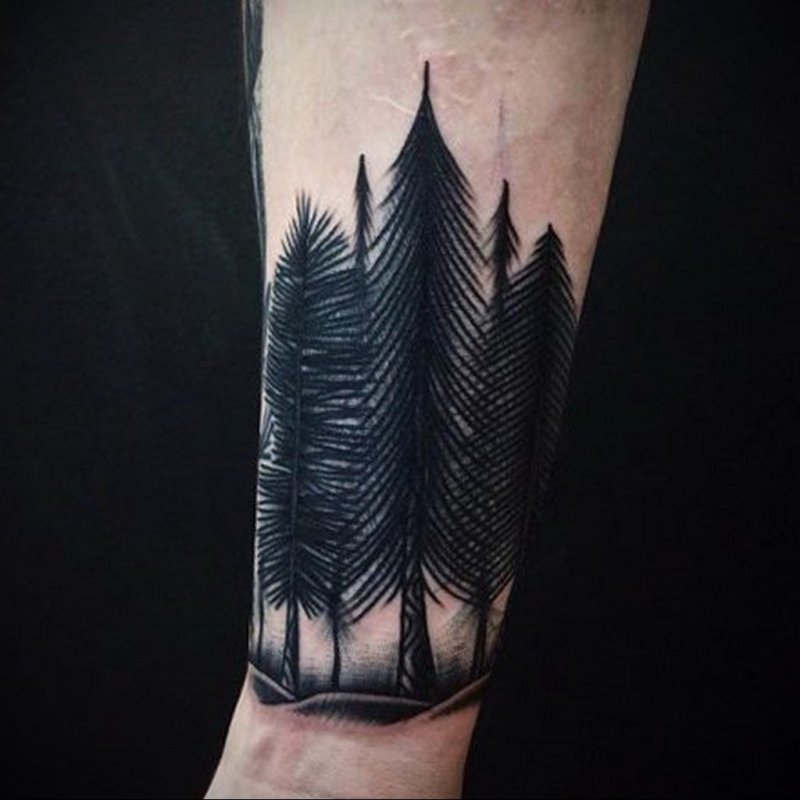 Blackwork тату лес