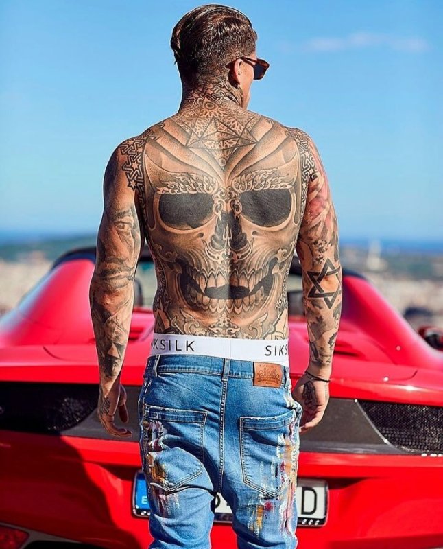 Stephen James тату на спине